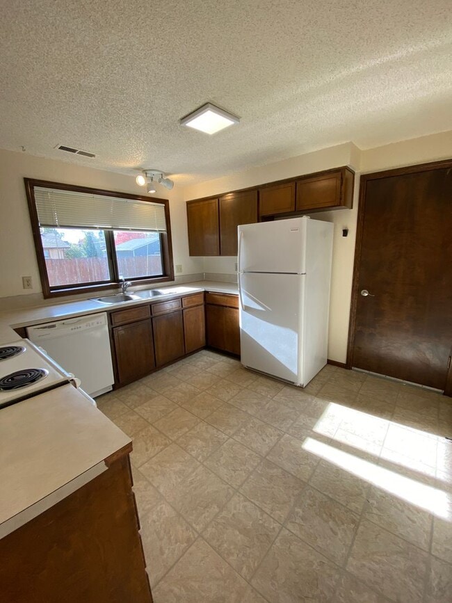 Building Photo - Spacious 3 bedroom 2 Bath Home in SE Corvallis