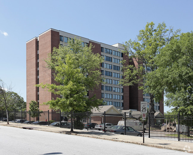 Foto del edificio - City Views At Rosa Burney Park