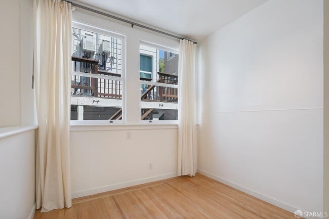 Building Photo - 2664 Baker St