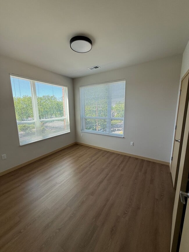Interior Photo - Mira
