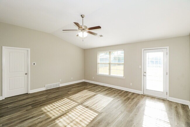 Foto del edificio - 7761 Brierfield Dr E