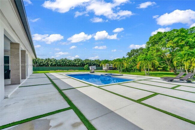 Foto del edificio - 22450 SW 184th Ave