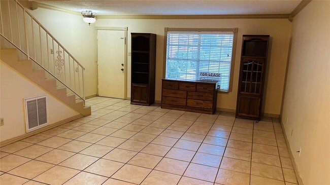 Building Photo - 7600 Burgoyne Rd