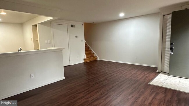 Building Photo - 8658 Welbeck Way