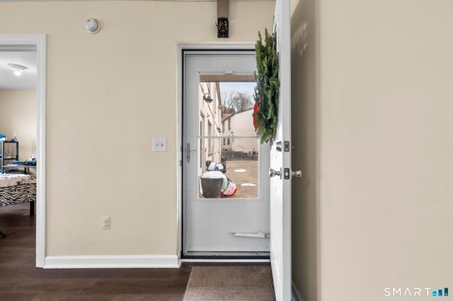 Building Photo - 84 Taylor Ave