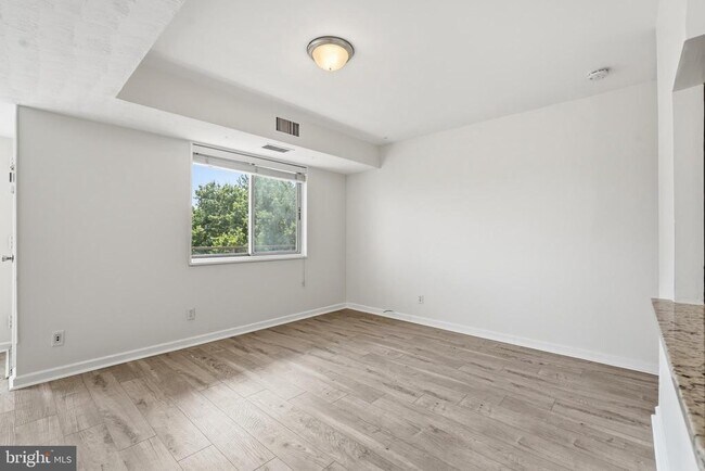 Building Photo - 5340 Holmes Run Pkwy