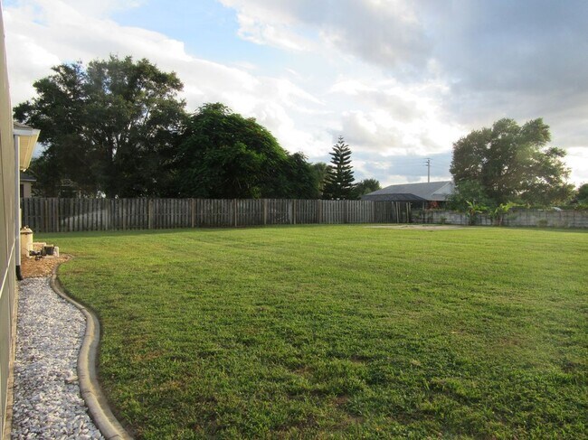 Building Photo - 1804 Abbeyridge Dr