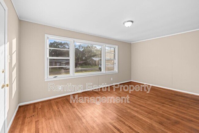 Building Photo - 2421 Circle Dr