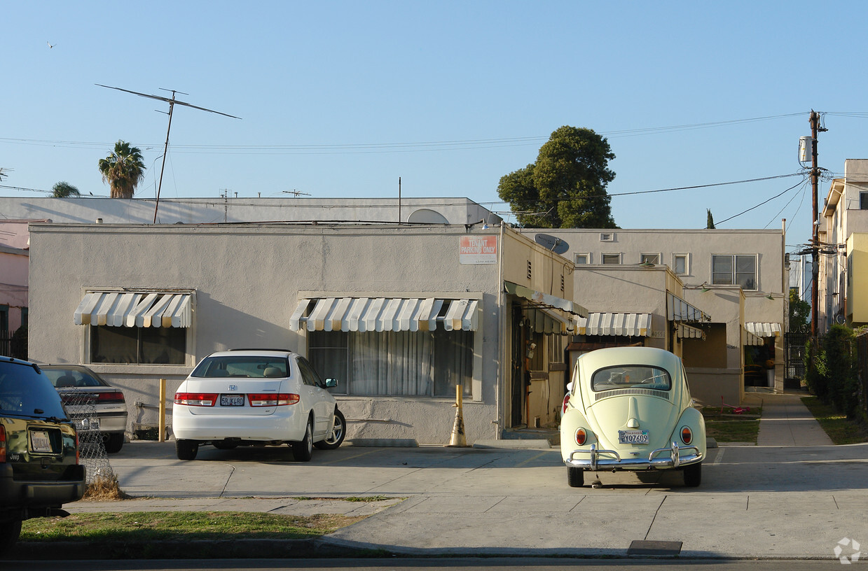 Primary Photo - 4055 Oakwood Ave