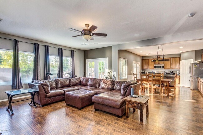 Building Photo - Gorgeous 5 Bedroom 3.5 Bath Stetson Valley...