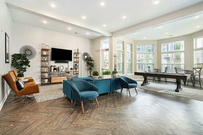 Building Photo - The Retreat Apartments
