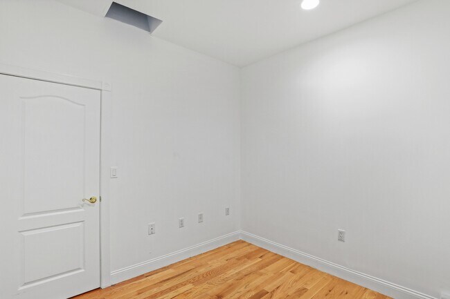 Building Photo - 397 Bainbridge