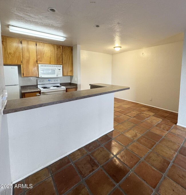 Foto del edificio - 8055 E Thomas Rd