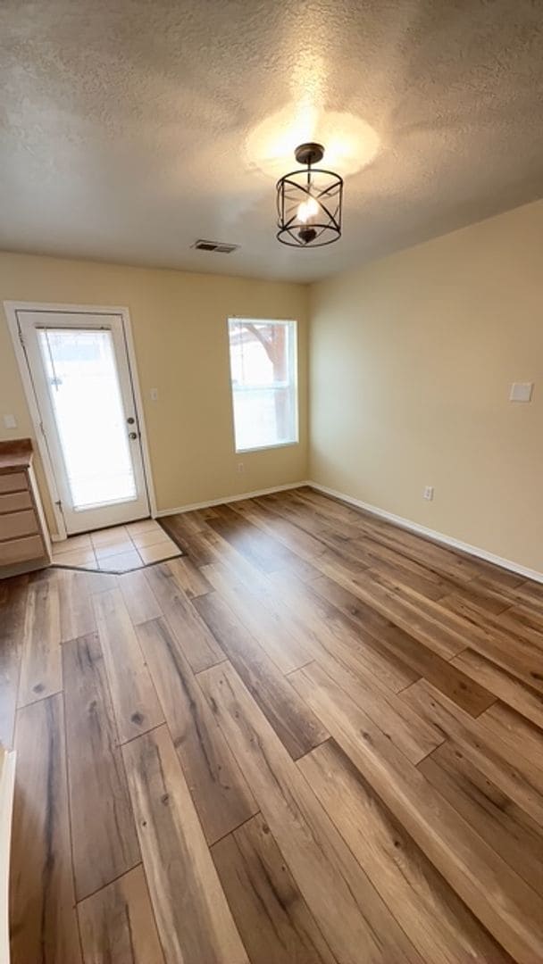 Building Photo - Discover this 3-bedroom, 2-bath home in northwest Albuquerque