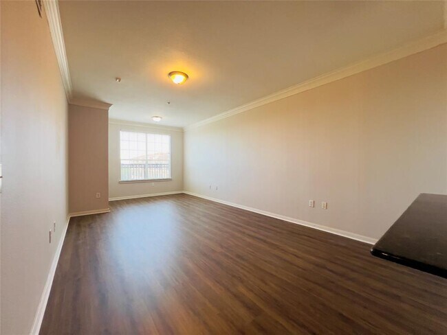 Foto del edificio - 7575 Kirby Dr