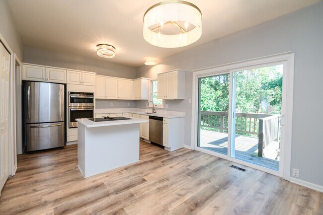 Foto del edificio - 5 bedroom / 2.5 bathroom Home for Rent in ...