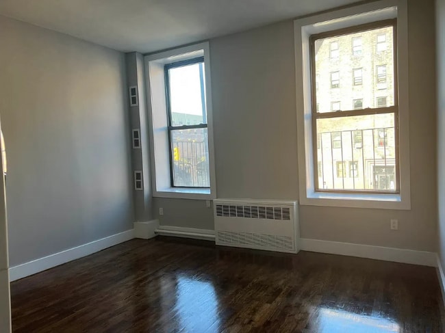 Building Photo - 102 E 116th St