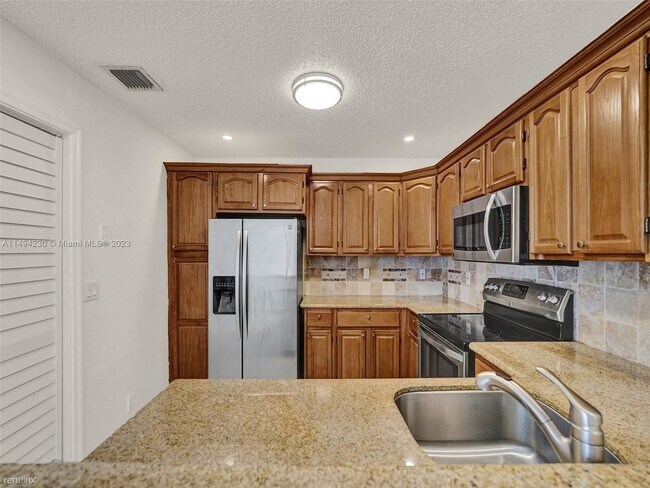 Building Photo - 3 br, 2 bath House - 11688 SW 17th Ct # 11688