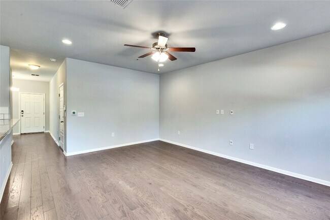 Foto del edificio - 124 Thelonious Dr