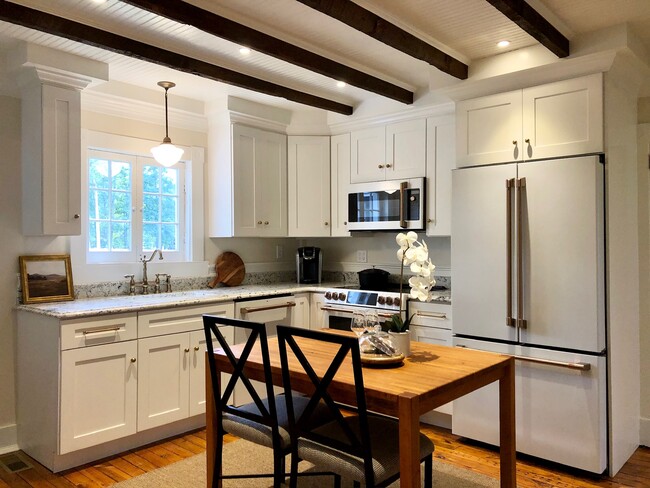 Building Photo - 2737 Huguenot Trail