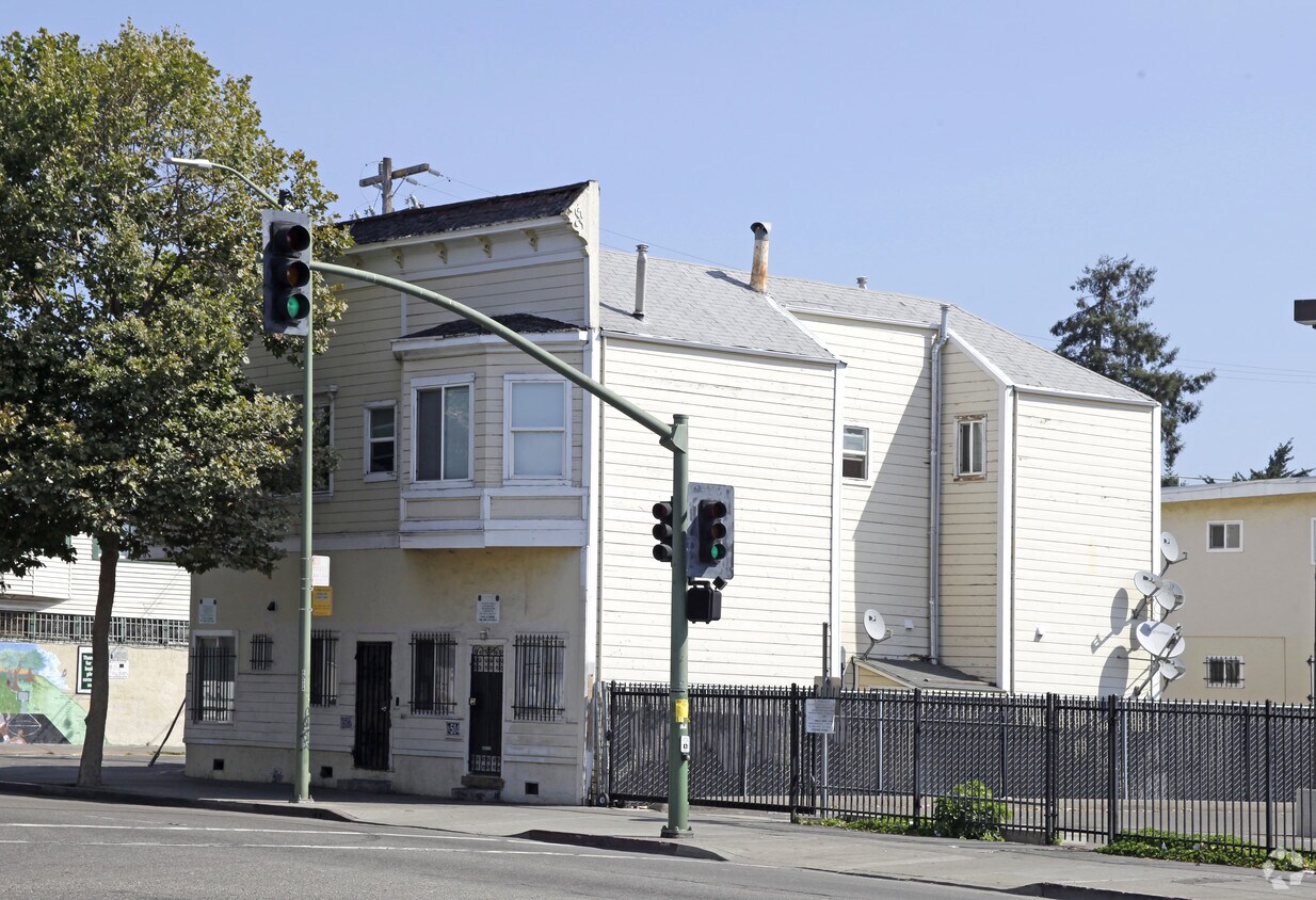 Primary Photo - 8500 International Blvd