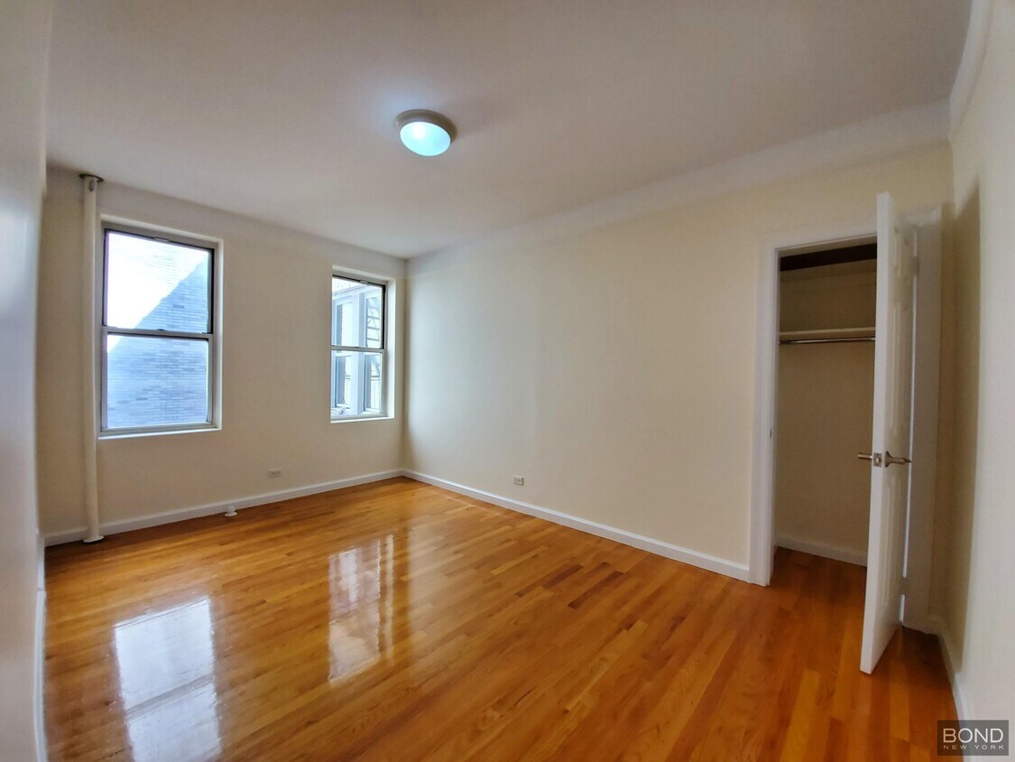 Foto principal - 117 W 13th St
