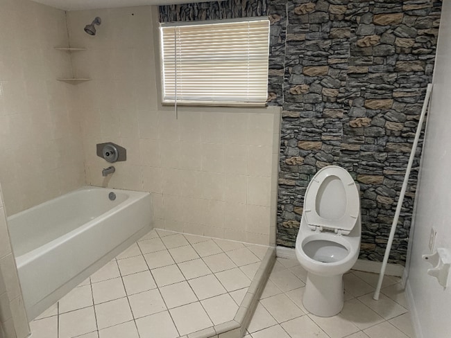 Foto del edificio - 5767 Lakeville Rd