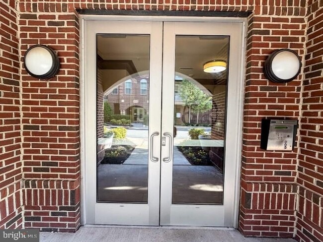 Foto del edificio - 13723 Neil Armstrong Ave
