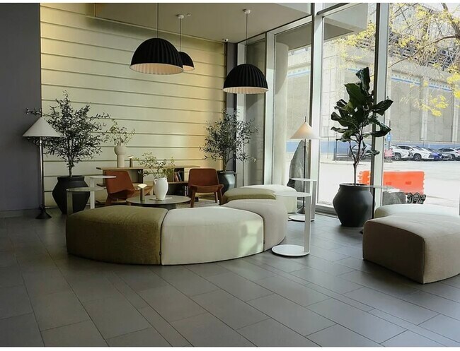Foto del edificio - 235 W Van Buren St