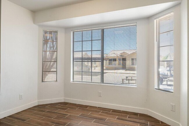 Foto del edificio - 8520 W Palm Ln