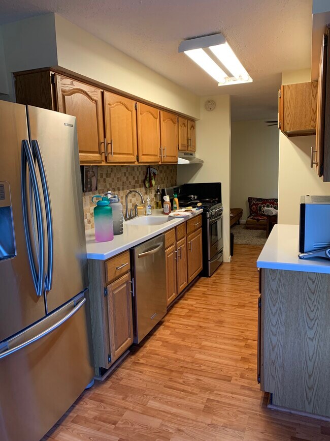 Kitchen - 11232 Chestnut Grove Sq