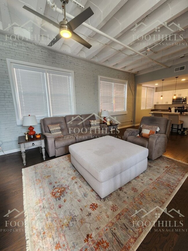 Foto del edificio - 214-216 N Main St