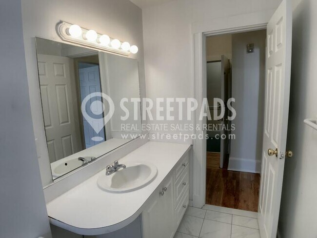 Foto del edificio - 2 bedroom in Brookline MA 02446