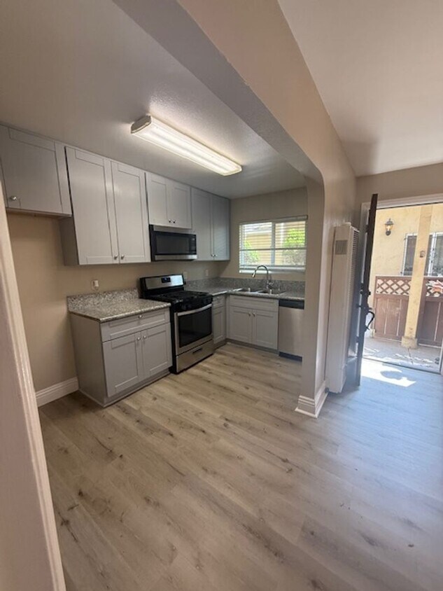 Foto principal - Cute 1 bedroom 1st floor condominium