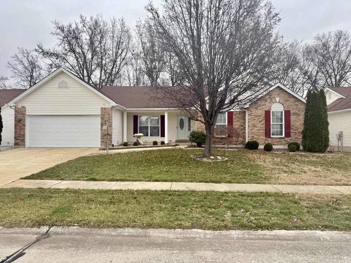 Foto principal - Charming 4-Bedroom Retreat in O'Fallon wit...