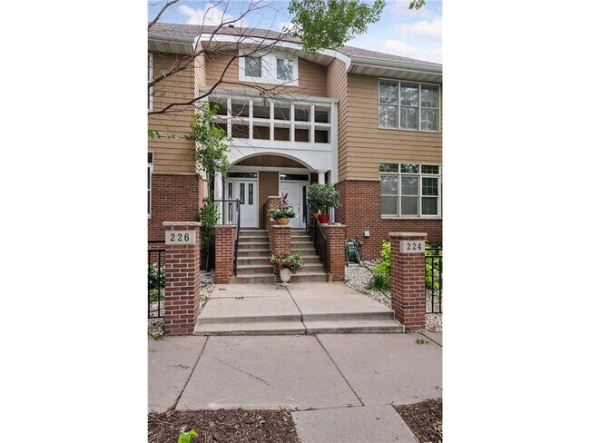 Foto del edificio - 226 Ridgewood Ave