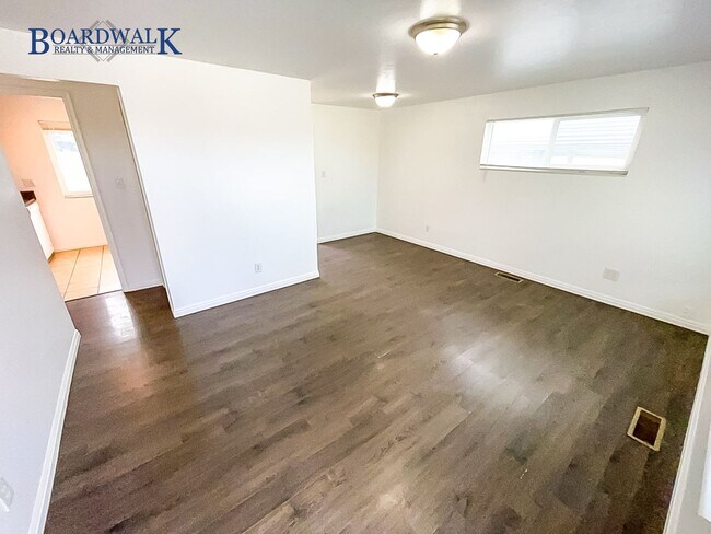 Building Photo - Charming Brick Rambler