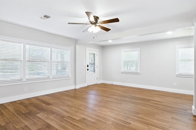 Building Photo - 2311 Brazeal St