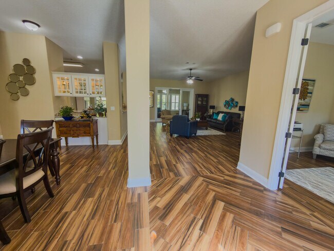 Foto del edificio - 2512 Cove Rd