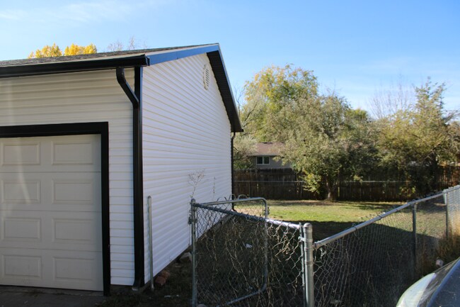Building Photo - 575 Crimson Cir