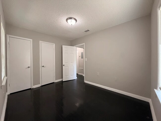 Foto del edificio - 230 Rosser St SW