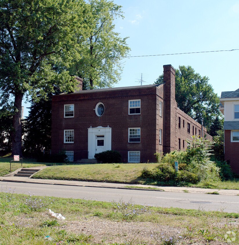 Foto principal - 1312 Cleveland Ave NW