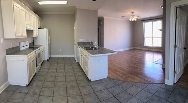 Building Photo - Great price 3BR LSU area!