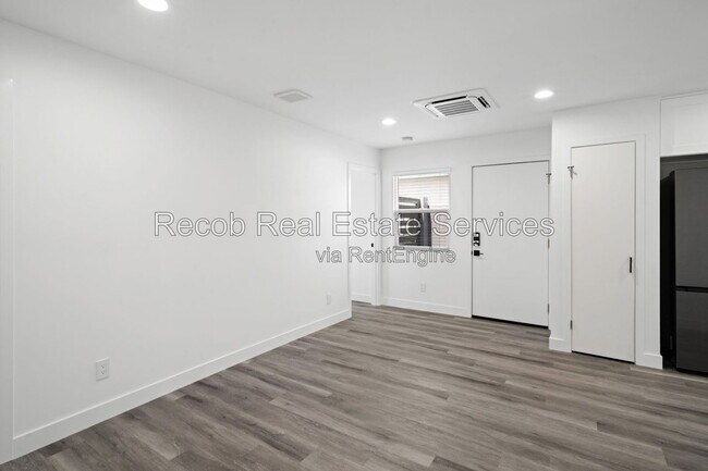 Foto del edificio - 6644 Rockglen Ave