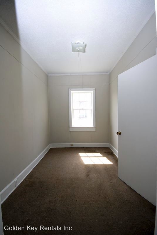 Building Photo - 2 br, 1 bath House - 406 S. Chestnut St.