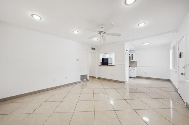 Building Photo - 2878 Donnelly Dr