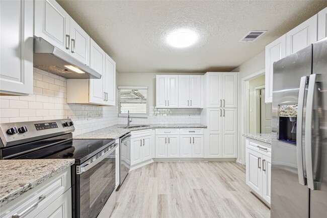 Foto del edificio - 2511 Evergreen Dr