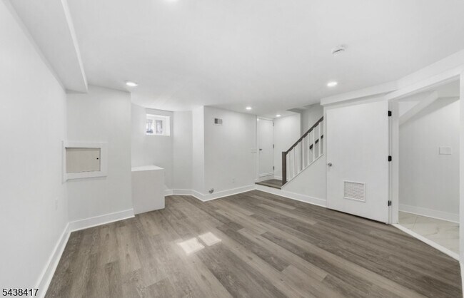 Building Photo - 1119 Hampton Pl