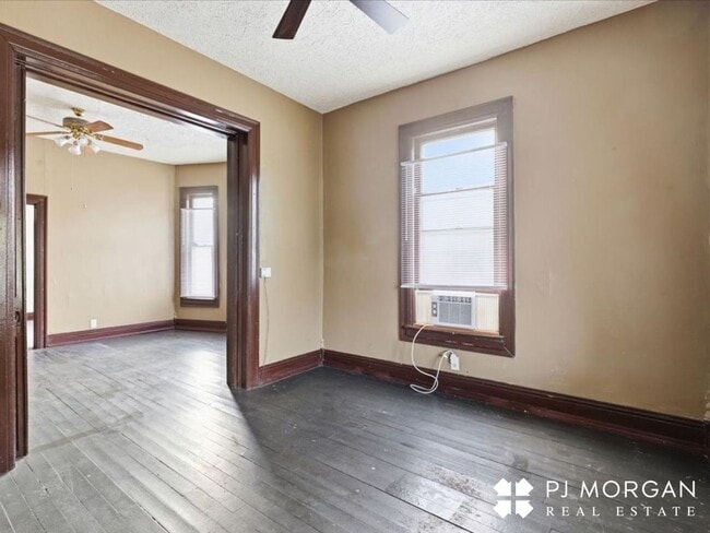 Building Photo - 3735 S