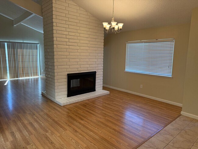 Foto del edificio - 1266 Hartford Cir